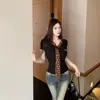 5250 # Estilo novo de verão pura sedução gola V poá lenço de seda T-shirt de manga curta emendada para mulheres, corte justo com bojo fixo no peito