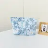 Nova Bolsa de Maquiagem Jacquard Embossado de Alta Qualidade, Grande Capacidade, Sensação de Luxo, Clutch Portátil, Bolsa de Armazenamento em Lona