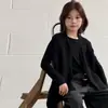 Conjunto de Camiseta Básica Negra de Manga Larga Estilo Coreano para Niñas Primavera y Otoño, Nuevo Conjunto de Tres Piezas para Niños Medianos a Grandes, Pantalones Anchos Casuales de Otoño
