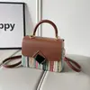 Bolso Pequeño Cuadrado Tejido de Nuevo Estilo Transfronterizo para Mujer, Versátil y de Moda, Bolso Cruzado de Hombro con Bloques de Color, Bolso de Mano de Alta Gama para el Trabajo