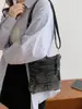 Bolso bandolera de mezclilla vintage nuevo para mujer, bolso de hombro simple y casual con almacenamiento multicapa, bolso tote moderno y versátil