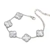 Pulsera de trébol de cuatro hojas con nácar de doble cara, acero de titanio chapado en oro de 18 quilates que no se decolora, joyería de lujo ligera para mujer, venta al por mayor de fábrica, nicho de lujo ligero
