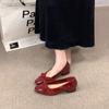 Sapatos de Salto Baixo Quadrados Rasos com Laço de Couro Envernizado Estilo Fada Francesa, Novo Modelo 2026, Estilo Elegante para o Dia a Dia, Scarpins com Patchwork