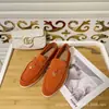 Sapatos Loafer Lp de Alta Qualidade 2026 Novo Modelo Camurça Slip-On Sapatos Casuais Cor Doce Estilo Casal Sapatos Pequenos de Couro