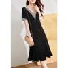 Verão 2026 Novo Estilo Decote V Luxo de Alta Qualidade Design de Nicho Elegante Estilo Hepburn Vestido Plissado