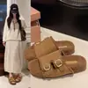 Pantuflas de moda para mujer para exteriores con hebilla, versátiles para otoño e invierno, de suela gruesa, de felpa, con punta abierta, modelo nuevo 2026
