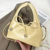 Bolsa de Ombro Elegante e Simples 2026 Nova Bolsa Baguete Vintage Bolsa de Mão Versátil Bolsa de Ombro Meia-Lua