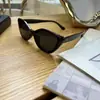 Nuevas Gafas de Sol Triangulares Estilo Ojo de Gato Retro Americano 2025 para Mujer Tendencia Calle Moda Gafas que Hacen el Rostro Más Pequeño