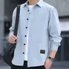 Nueva Camisa de Manga Larga para Hombre Estilo Primavera Otoño Multibolsillo Color Sólido Casual de Negocios Oficina Juvenil Chaqueta de Entrenador Lavada Ropa de Abrigo