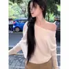 ¡Llegó! Suéter de estilo perezoso, de un solo hombro, hombros descubiertos para mujer, con un diseño de inspiración coreana, corte holgado y un top de punto con hombro asimétrico.