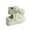 Zapatillas blancas de estudiante con velcro para aumentar la altura para mujer, nuevos mocasines de tendencia nicho de suela gruesa de primavera 2026