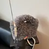 Bolso de felpa de nicho de alta gama para mujer, nuevo y moderno 2026, bolso cruzado versátil de imitación de lana de cordero