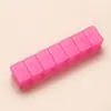 Caja de Pastillas Transparente Portátil Braille de 7 Compartimentos Siete Días a la Semana Caja de Almacenamiento Subempaque Tira Larga Caja de Pastillas de Cobertura Independiente Siete Días Impresión