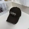 Boné de Baseball Color Block com Bordado de Letras Desgastado para Mulheres, Moda Americana Versátil para Primavera e Verão Que Faz o Rosto Parecer Menor