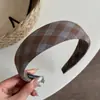Diadema de Tela a Cuadros Retro con Calavera Alta y Cabeza de Esponja para Mujer, la Calavera Alta Hace que la Cara Parezca Más Pequeña, Pinza para el Cabello, Accesorios para el Cabello Simples y Versátiles