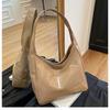 Bolsa de Grande Capacidade para Mulheres 2025 Retro Nova Casual Estilo Normcore Estudante Universitário Bolsa de Ombro Macia Bolsa Tote de PU