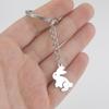 Yiwu pequeña fábrica de rejilla de joyería superventas lindo colgante de conejo saltarín llavero de acero inoxidable 304
