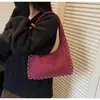 Bolsa Casual de Ombro Único Feminina de Luxo Outono 2026 Suede Rebite Manual Bolsa Bolinho