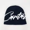 Gorro de Punto Jacquard Otoño e Invierno Americano para Hombres y Mujeres con Letras, Caliente Protección para Orejas, Gorro Frío sin Visera, Versátil Gorro de Lana Hip-Hop Callejero