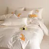 Juego de cuatro piezas de algodón de fibra larga cepillado bordado de dibujos animados, funda de edredón de algodón puro fresca y sencilla, sábana bajera, juego de ropa de cama para todas las estaciones