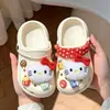 Sapatos furados para meninas para uso externo, novos chinelos infantis de verão 2026, modernos e confortáveis, sandálias de praia antiderrapantes para meninas