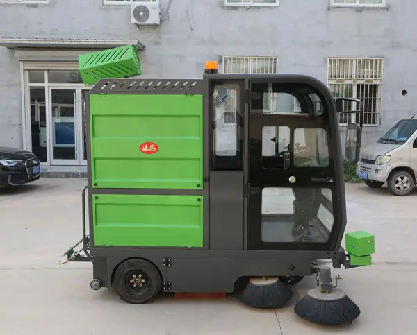 雾炮多功能道路环卫扫路车1.jpg