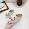 Faixa de Cabelo e Chinelos de Boneca Desenho Animado Fofo para Meninas, Sapatos Birkenstock Macios Vestíveis, Novos Estilos de Mocassins de Solado Macio Primavera/Outono 2026