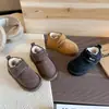 Botas de Nieve Gruesas para Niños 2025 Nuevo Estilo de Invierno Zapatos de Pan para Niños y Niñas Zapatos de Algodón Gruesos con Velcro para Bebé