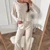Conjunto de duas peças de malha jacquard vazado estampado com mangas compridas e calças compridas, pijama floral macio e amigo da pele, loungewear casual feminino