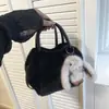 Bolso de mano de felpa transfronterizo, bolso tote pequeño para mujer, nueva colección otoño/invierno 2026, bolso de hombro esponjoso, bolso cruzado