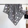 Bufanda de Moda Versátil 100% Lana 2026 Otoño/Invierno Cuadrada Vintage de 65 cm Mismo Color por Ambos Lados Chal Cálido