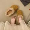 Pantuflas Mary Jane, pantuflas de algodón impermeables de invierno para mujer con lunares de felpa, cálidas y forradas de polar para otoño e invierno, adecuadas para usar en exteriores y con suela antideslizante.