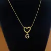 Collar de Acero de Titanio con Colgante de Corazón de Gama Alta y 26 Letras Inglesas para Mujer, Cadena para Clavícula con Apellido, Nicho de Lujo Ligero, Celebridad de Internet para Mejor Amiga