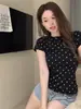 Agite a voz de uma geração de verão gola redonda estampa de bolinhas ombro cintura design sense minoria justo justo manga curta camiseta feminina