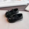Zapatos pequeños de cuero estilo princesa para niñas, brillantes con diseño de diamantes y moño, suela suave, adecuados para combinar con faldas al salir, elegantes zapatos de vestir
