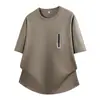 Nueva Camiseta de Manga Corta con Bolsillo Redondo de Color Sólido y Patchwork, Estilo Japonés de Moda, Marca para Hombre, Verano, Delgada, Casual, Holgada, Top de Media Manga