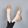 Sapatos de Salto Baixo Bico Fino Femininos 2026 Novos Sapatos Femininos de Outono Salto Grosso Sapatos Pequenos de Couro Estilo Outono Sola Macia Salto Baixo Sapatos para Mãe Femininos