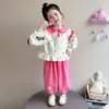 Conjunto rosa estilo coreano para niñas con cuello de volantes y detalles de gotas de lluvia, nueva colección primavera/otoño 2026, conjunto de dos piezas de moda para niñas pequeñas