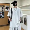 Conjunto de moda de verano nuevo y moderno con diseño de remaches, versátil, holgado, transpirable, conjunto casual de dos piezas de manga corta y shorts