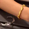Pulsera Europea y Americana de Venta Caliente Transfronteriza Irregular Martillada Ondulada Distintiva Abierta Acero Inoxidable Chapado en Oro de 18K Artesanías para Mujeres