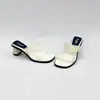 Pantuflas de tacón alto de estilo de moda transfronterizo para mujer, verano, transparentes, color sólido, versátiles, elegantes, tacón grueso para mujer, talla grande, tacones de aguja