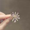 Broche de hebilla antideslumbrante para mujer, sentido de alta gama, nicho de alta gama, pin de ramillete de alta gama, pequeños accesorios de incienso, lindo dibujo animado al por mayor