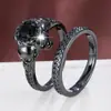 Anillos de Pareja de Calaveras Estilo Oscuro Juego de Dos Piezas con Textura Vintage y Anillos de Circonita de Cuatro Garras Venta al por Mayor Transfronteriza