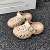 Zapatos tipo tank top nuevos de verano con bloques de color y diseño ondulado para niños y niñas, sandalias de playa antideslizantes con estampado para exteriores, pantuflas de punta cerrada