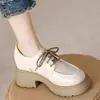 Mocasines de suela gruesa para mujer 2026 nuevo estilo de otoño zapatos de cuero con cordones que aumentan la altura zapatos de estilo británico que aumentan la altura para personas menudas zapatos individuales versátiles