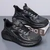 Nuevos zapatos de verano para hombre, zapatos de malla fly-knit, transpirables, ligeros, finos, sin cordones, zapatos casuales deportivos de moda