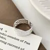 Coleção de Anéis de Prata Vazados Simples, Modernos, de Luxo Leve, de Alta Qualidade, Brincos Versáteis para o Dia a Dia com Design de Nicho para Mulheres