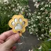 Colgante Creativo de Cuero con Forma de Pata Hebilla Conmemorativa para Mascotas Almacenamiento de Pelo de Gato y Perro Adorno de Foto de Mascota Colgante Lindo de PU