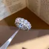 Anillo redondo de circón bañado en oro real de 18k, anillo para el dedo índice de estilo nicho de alta gama, joyería de diseño de moda y elegante para mujer
