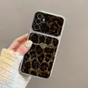 Capa em formato de coração com estampa de leopardo, adequada para Samsung S24, capa macia, cobertura total, simples, moderna, personalizada, janela grande, anti-queda, S26Plus